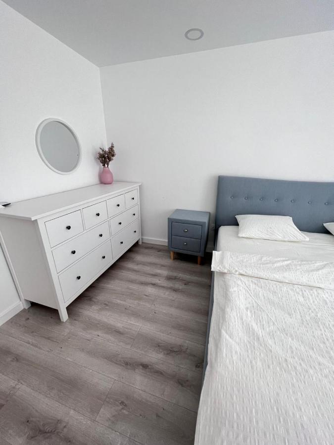 Cosmopolis Bliss: Your Home Away From Home Stefanestii de Jos Kültér fotó