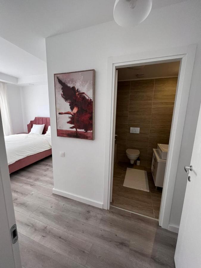 Cosmopolis Bliss: Your Home Away From Home Stefanestii de Jos Kültér fotó